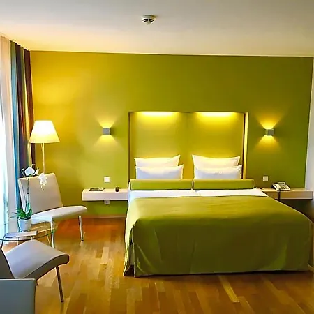 Nymphe Strandhotel & Hotel 4*