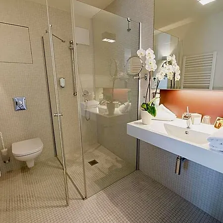 Nymphe Strandhotel & 4* Binz