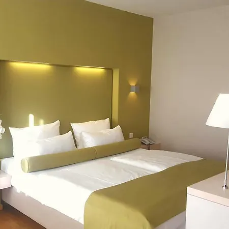 Nymphe Strandhotel & מלון