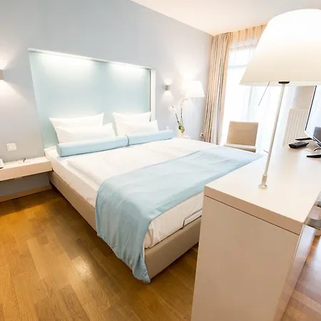 Nymphe Strandhotel & 4* בינץ