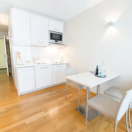 Nymphe Strandhotel & 4* בינץ