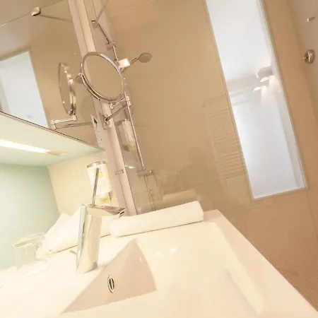 מלון Nymphe Strandhotel & 4*