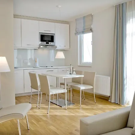 Nymphe Strandhotel & מלון