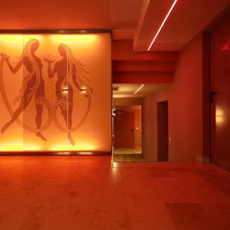 Nymphe Strandhotel & מלון