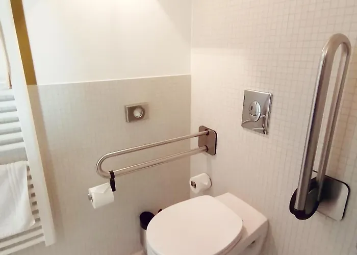 Nymphe Strandhotel & מלון 4*