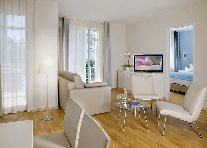 Nymphe Strandhotel & בינץ