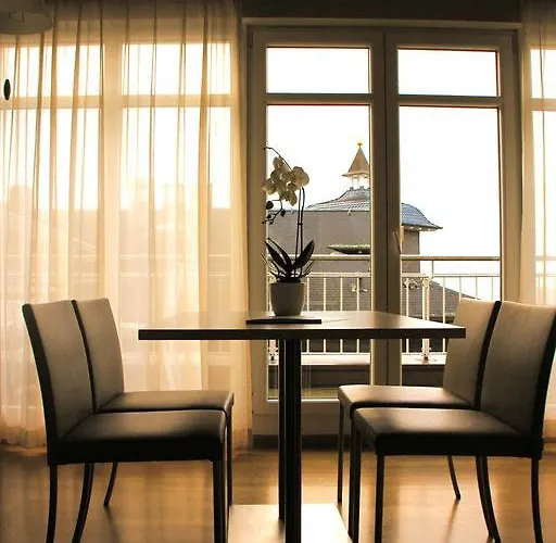 Nymphe Strandhotel & 4* בינץ