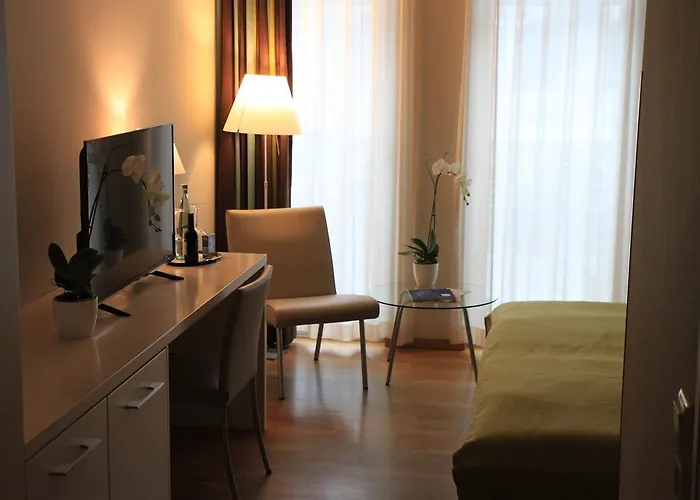 Nymphe Strandhotel & מלון