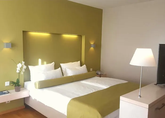Nymphe Strandhotel & מלון