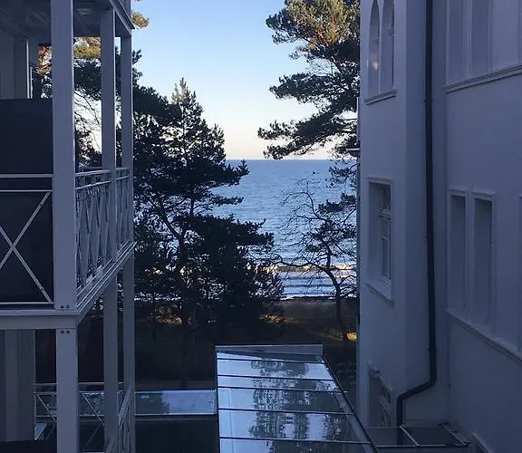Nymphe Strandhotel & 4* בינץ