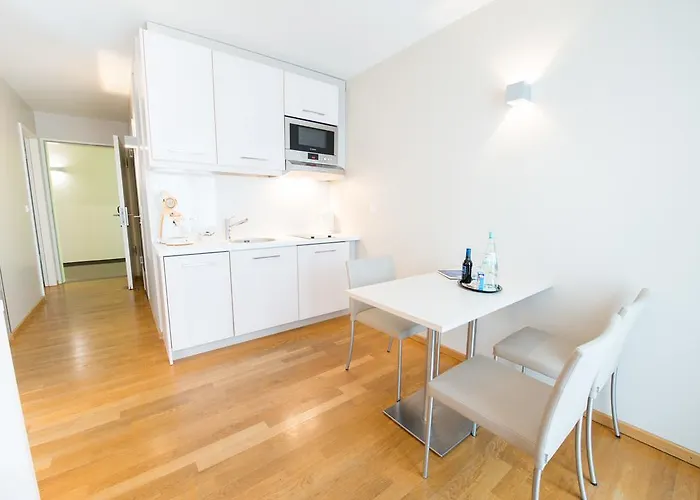 Nymphe Strandhotel & 4* בינץ