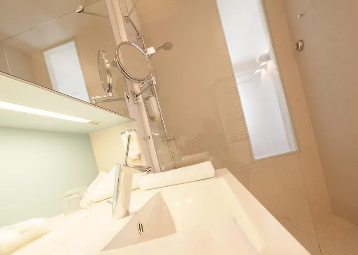 מלון Nymphe Strandhotel & 4*