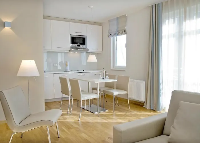 Nymphe Strandhotel & מלון