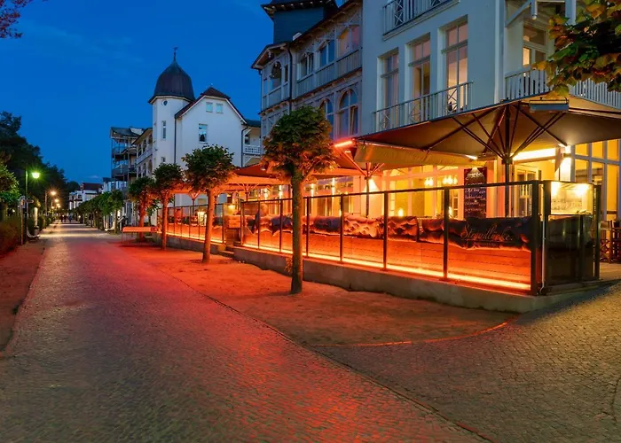 Nymphe Strandhotel & מלון 4*